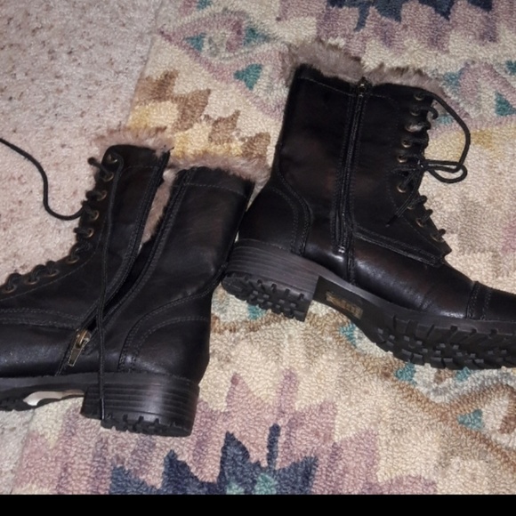NWOT _Black Lace up boots with fur - Picture 2 of 4